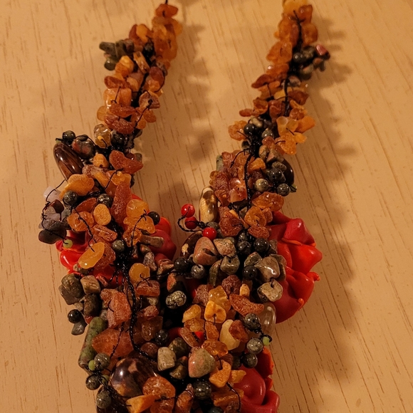 Semiprecious Stone Necklace with Resin Poppies from Ukraine 🇺🇦 - Picture 8 of 12